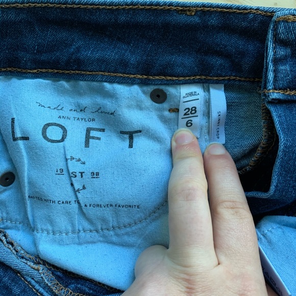 Ann Taylor Loft - Skinny Crop Dark Wash Jeans - Picture 4 of 7